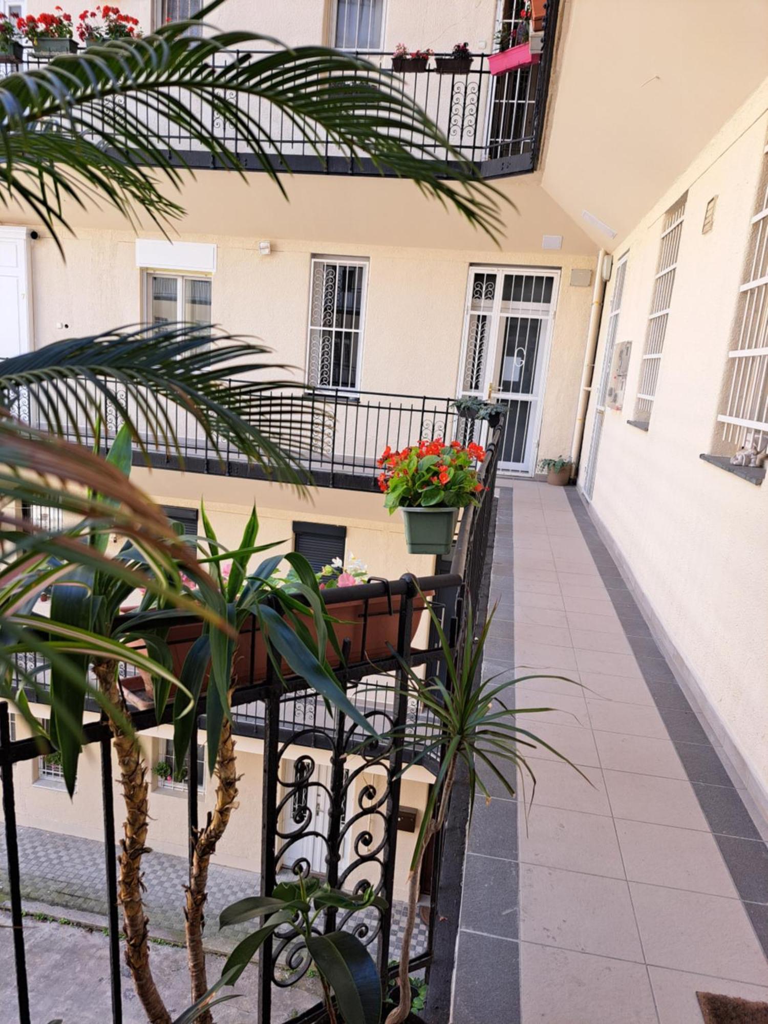Embassy Studio Apartment Citypark Будапеща Екстериор снимка